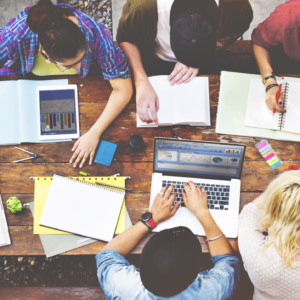 Jugendliche beim Planen